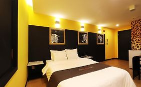 Sm Boutique Hotel
